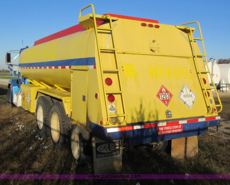 image for item K7544 2000 Freightliner FLD120 fuel truck