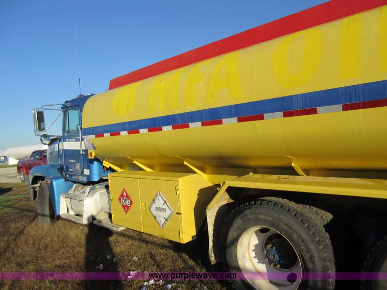 image for item K7544 2000 Freightliner FLD120 fuel truck