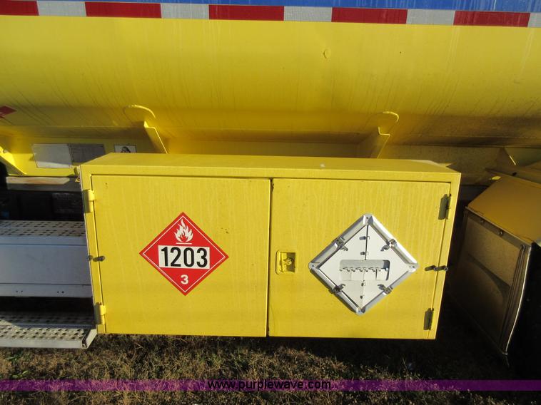 image for item K7544 2000 Freightliner FLD120 fuel truck