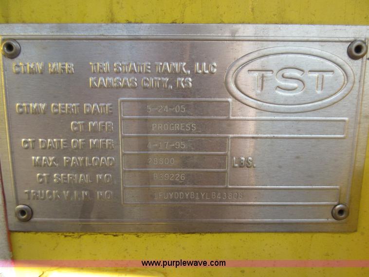 image for item K7544 2000 Freightliner FLD120 fuel truck