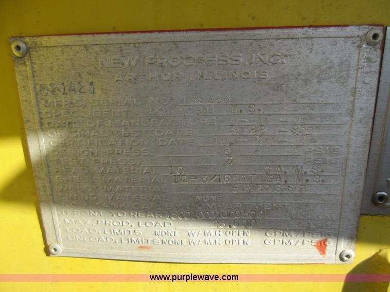 image for item K7544 2000 Freightliner FLD120 fuel truck