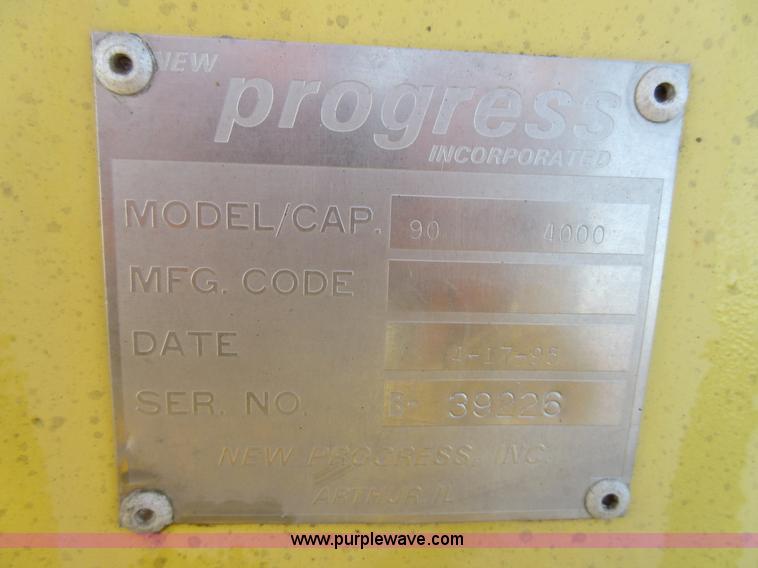 image for item K7544 2000 Freightliner FLD120 fuel truck