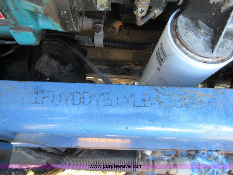 image for item K7544 2000 Freightliner FLD120 fuel truck