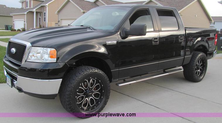 image for item L1819 2007 Ford F150 XLT SuperCrew pickup truck