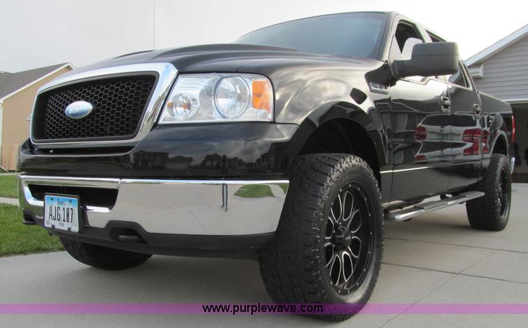 image for item L1819 2007 Ford F150 XLT SuperCrew pickup truck