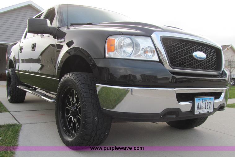 image for item L1819 2007 Ford F150 XLT SuperCrew pickup truck