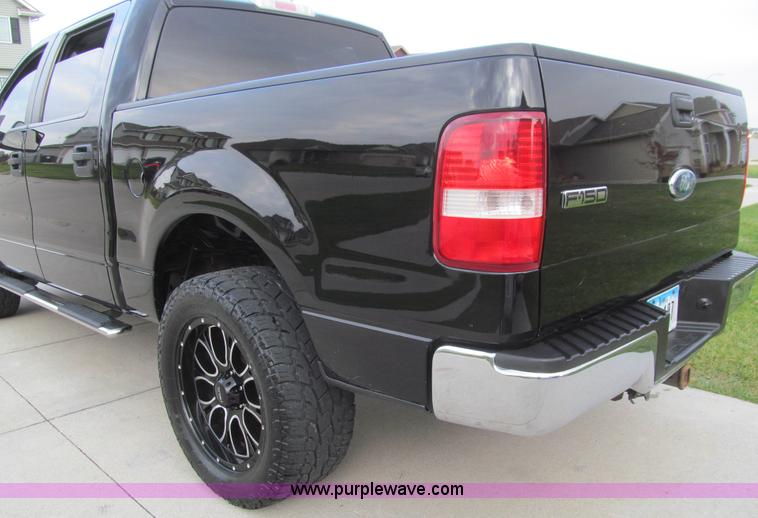 image for item L1819 2007 Ford F150 XLT SuperCrew pickup truck