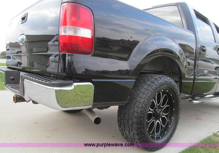 image for item L1819 2007 Ford F150 XLT SuperCrew pickup truck