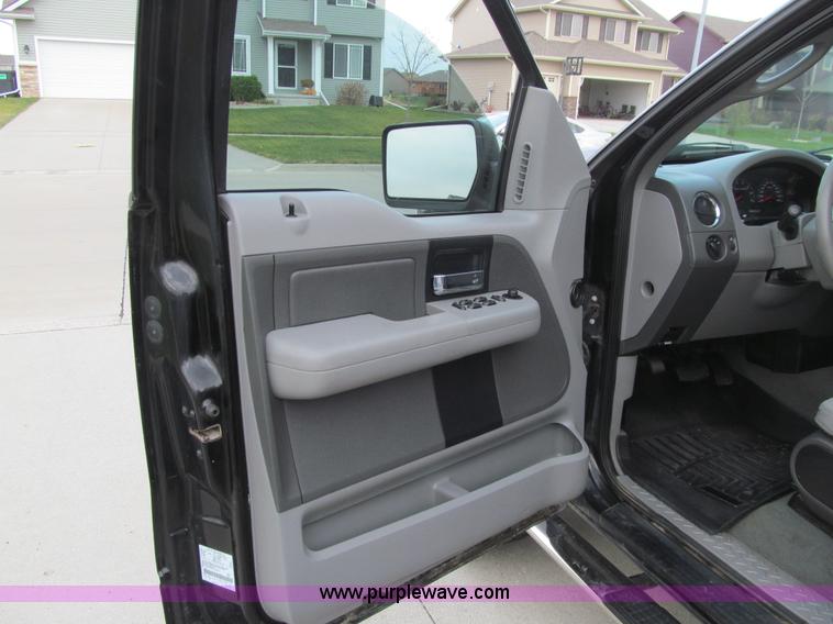image for item L1819 2007 Ford F150 XLT SuperCrew pickup truck