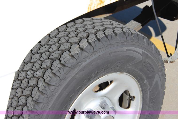 image for item L2371 2004 Chevrolet Silverado 1500 pickup truck