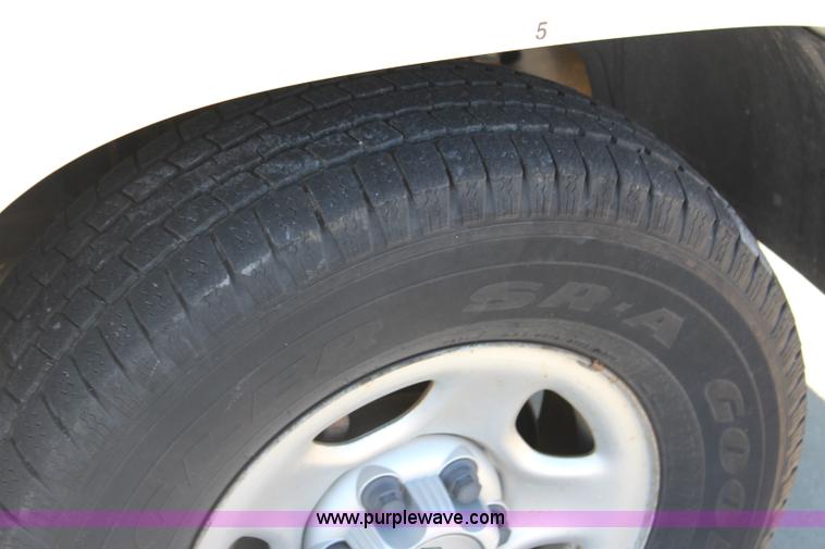 image for item L2371 2004 Chevrolet Silverado 1500 pickup truck