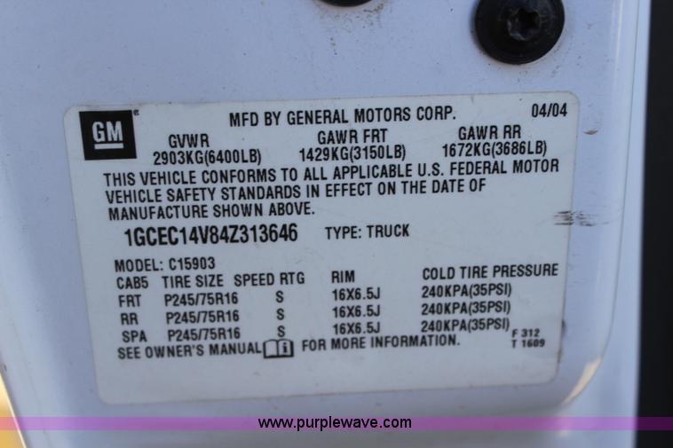 image for item L2371 2004 Chevrolet Silverado 1500 pickup truck