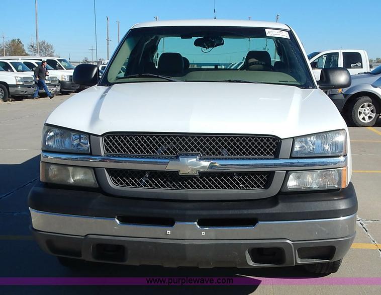 image for item L2372 2004 Chevrolet Silverado 1500 Ext. Cab pickup truck