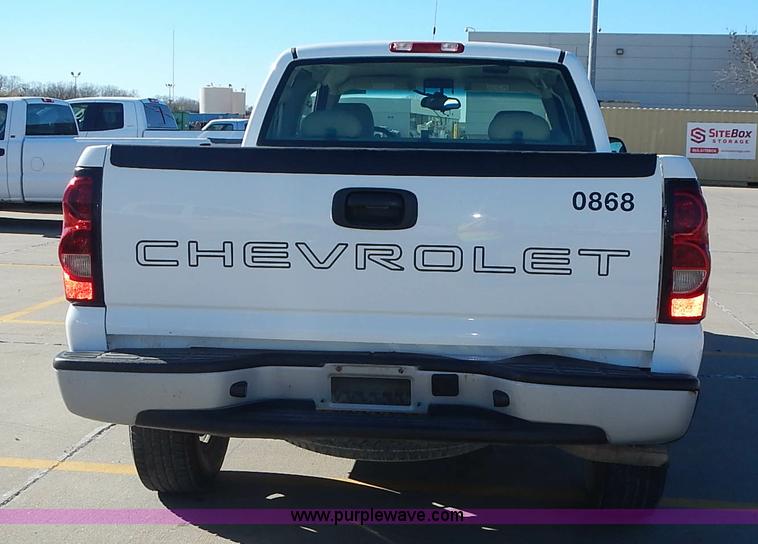 image for item L2372 2004 Chevrolet Silverado 1500 Ext. Cab pickup truck