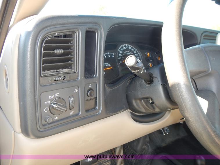 image for item L2372 2004 Chevrolet Silverado 1500 Ext. Cab pickup truck