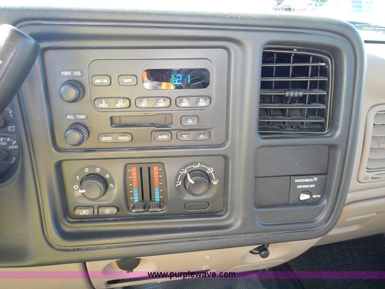 image for item L2372 2004 Chevrolet Silverado 1500 Ext. Cab pickup truck