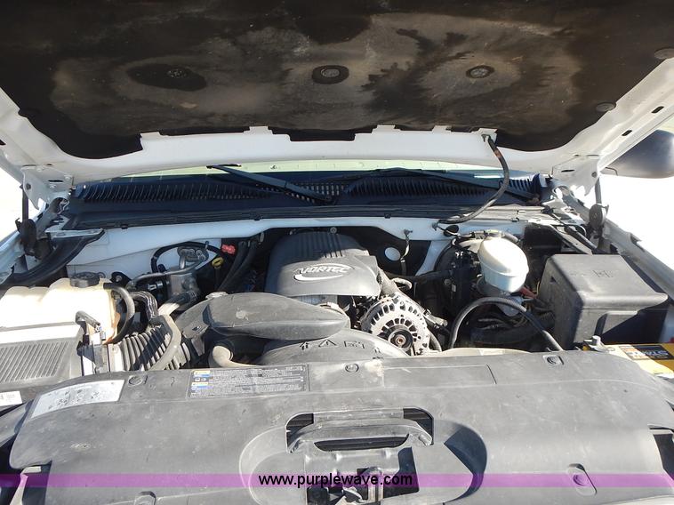 image for item L2372 2004 Chevrolet Silverado 1500 Ext. Cab pickup truck