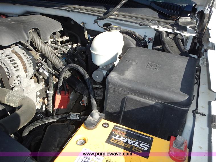 image for item L2372 2004 Chevrolet Silverado 1500 Ext. Cab pickup truck