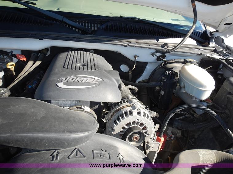 image for item L2372 2004 Chevrolet Silverado 1500 Ext. Cab pickup truck