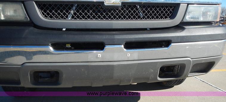 image for item L2372 2004 Chevrolet Silverado 1500 Ext. Cab pickup truck