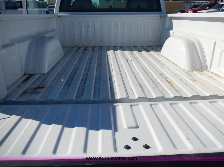 image for item L2372 2004 Chevrolet Silverado 1500 Ext. Cab pickup truck