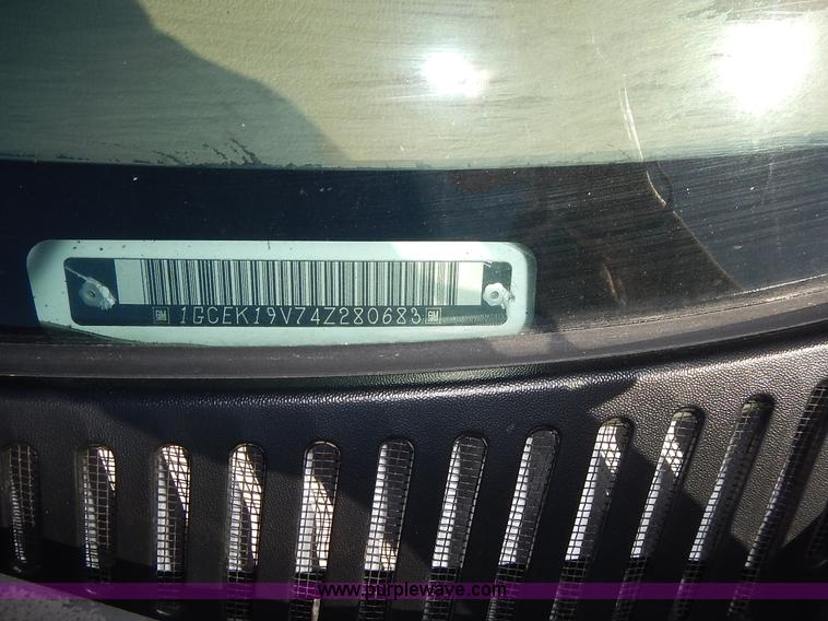 image for item L2372 2004 Chevrolet Silverado 1500 Ext. Cab pickup truck