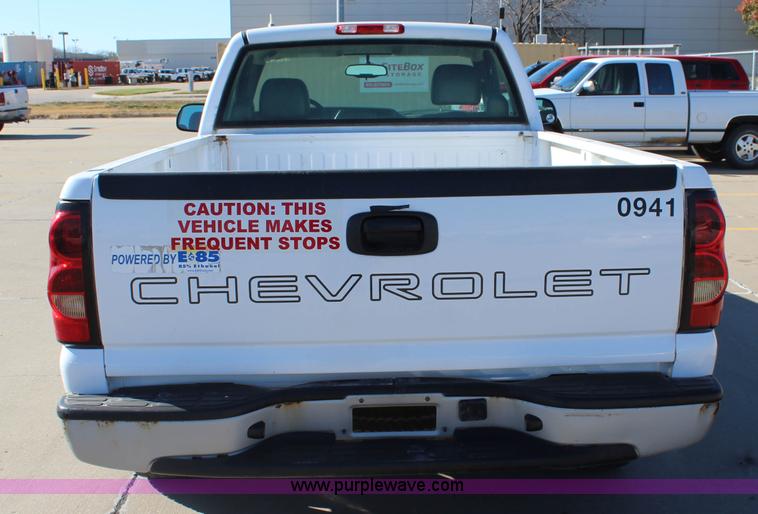image for item L2375 2005 Chevrolet Silverado 1500 pickup truck
