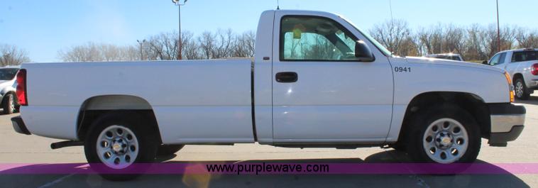 image for item L2375 2005 Chevrolet Silverado 1500 pickup truck