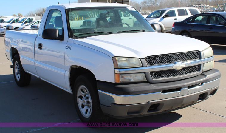 image for item L2375 2005 Chevrolet Silverado 1500 pickup truck