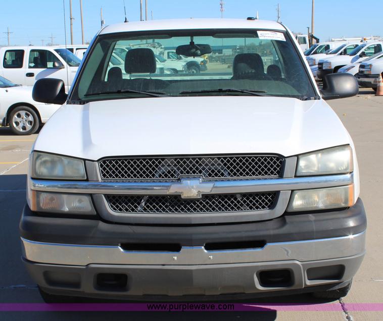 image for item L2375 2005 Chevrolet Silverado 1500 pickup truck