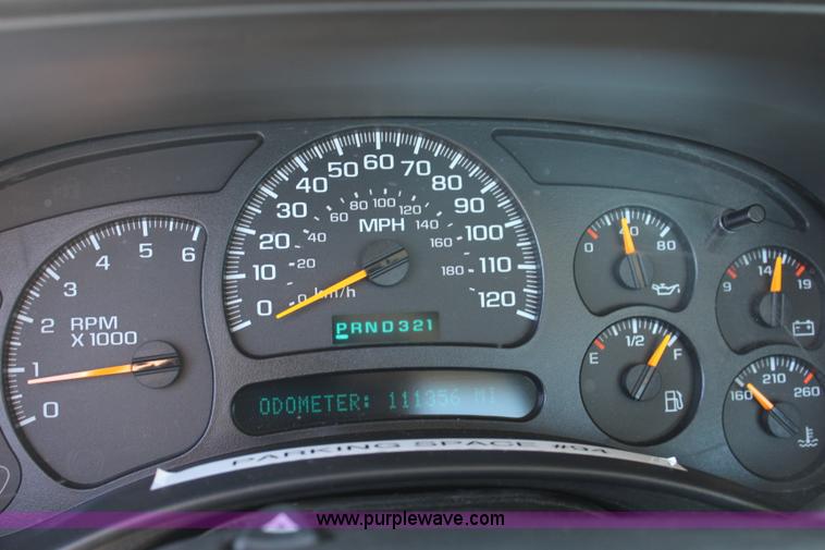 image for item L2375 2005 Chevrolet Silverado 1500 pickup truck