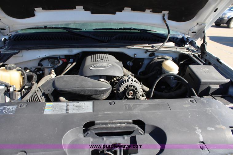 image for item L2375 2005 Chevrolet Silverado 1500 pickup truck