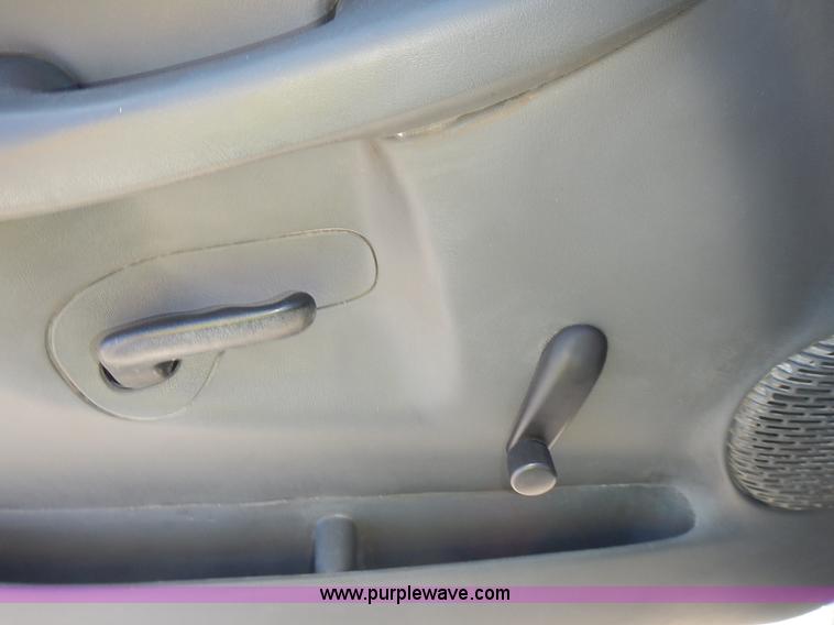 image for item L2377 2004 Chevrolet Silverado 1500 pickup truck