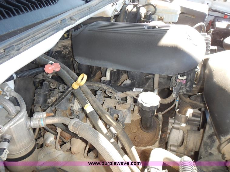 image for item L2377 2004 Chevrolet Silverado 1500 pickup truck