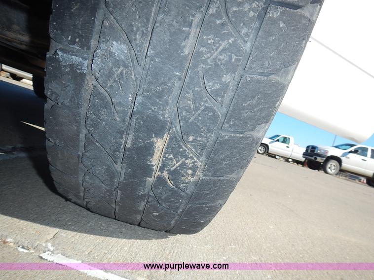 image for item L2377 2004 Chevrolet Silverado 1500 pickup truck