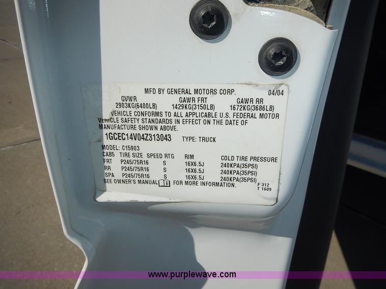 image for item L2377 2004 Chevrolet Silverado 1500 pickup truck