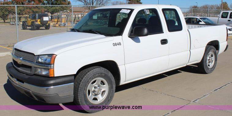 image for item L2382 2004 Chevrolet Silverado 1500 Ext. Cab pickup truck