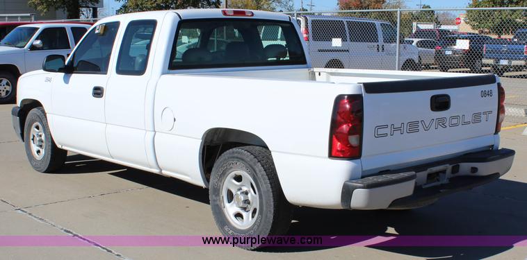 image for item L2382 2004 Chevrolet Silverado 1500 Ext. Cab pickup truck