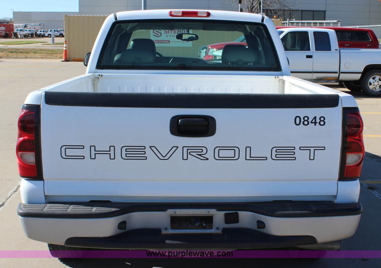 image for item L2382 2004 Chevrolet Silverado 1500 Ext. Cab pickup truck