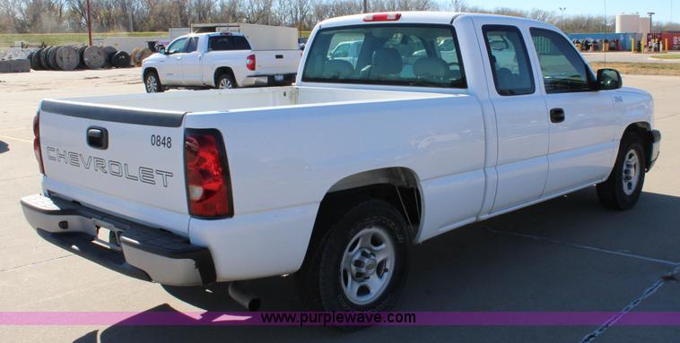 image for item L2382 2004 Chevrolet Silverado 1500 Ext. Cab pickup truck
