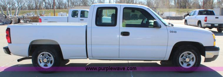 image for item L2382 2004 Chevrolet Silverado 1500 Ext. Cab pickup truck