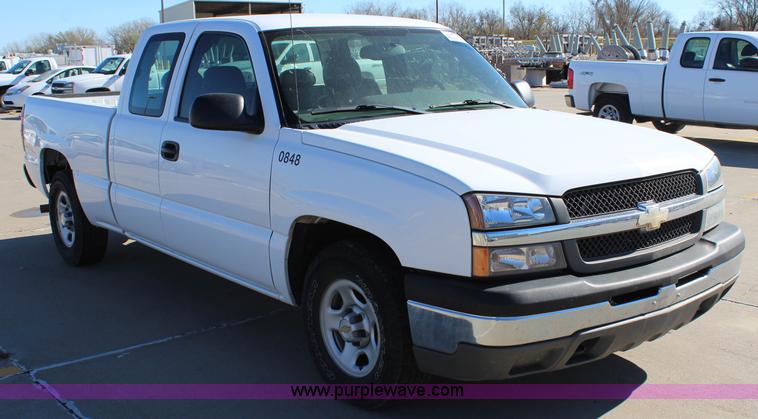 image for item L2382 2004 Chevrolet Silverado 1500 Ext. Cab pickup truck