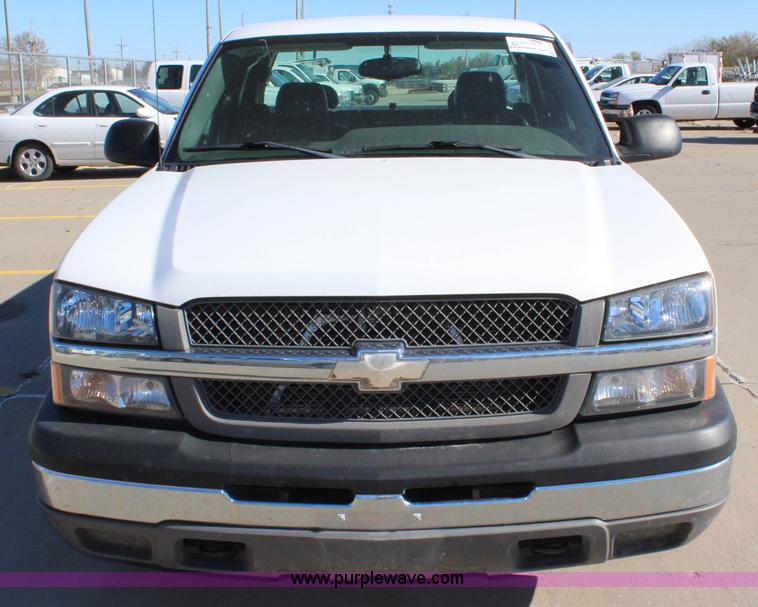 image for item L2382 2004 Chevrolet Silverado 1500 Ext. Cab pickup truck