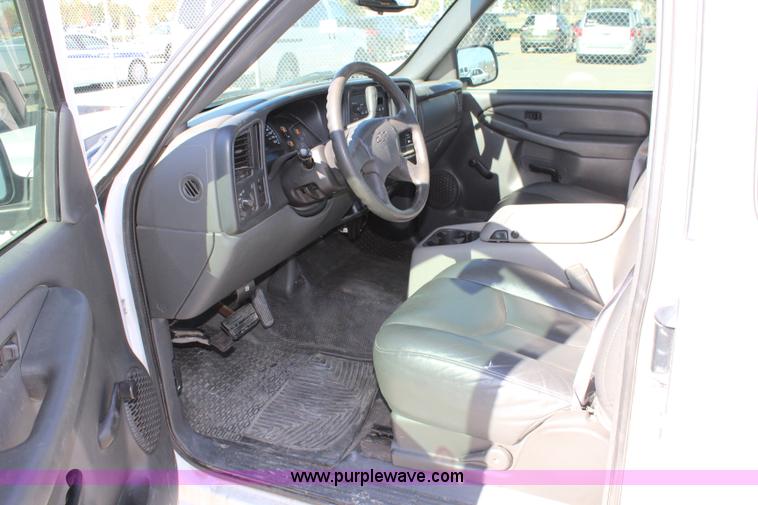 image for item L2382 2004 Chevrolet Silverado 1500 Ext. Cab pickup truck