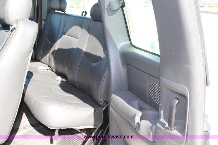 image for item L2382 2004 Chevrolet Silverado 1500 Ext. Cab pickup truck
