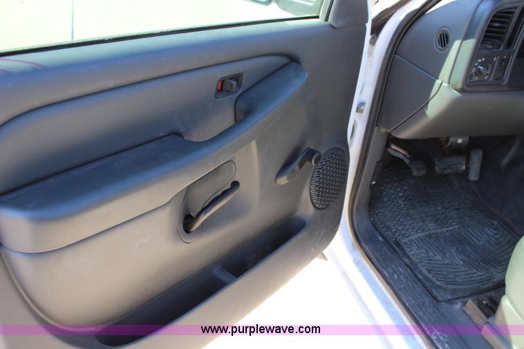 image for item L2382 2004 Chevrolet Silverado 1500 Ext. Cab pickup truck