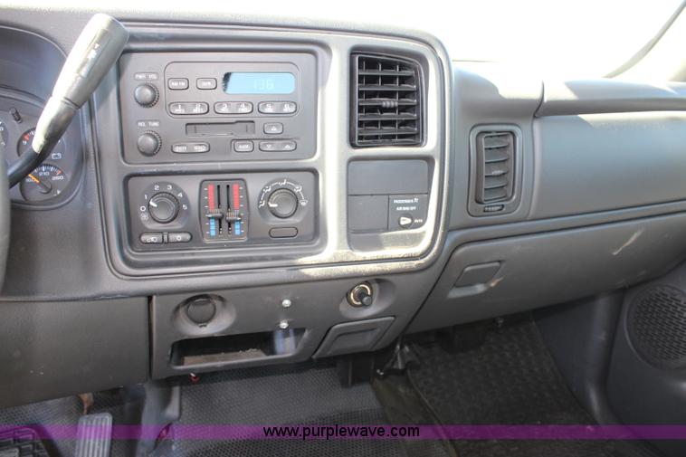 image for item L2382 2004 Chevrolet Silverado 1500 Ext. Cab pickup truck