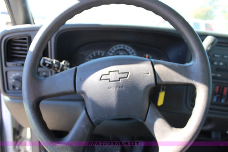 image for item L2382 2004 Chevrolet Silverado 1500 Ext. Cab pickup truck