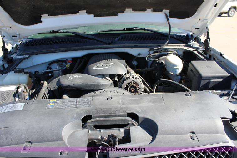 image for item L2382 2004 Chevrolet Silverado 1500 Ext. Cab pickup truck