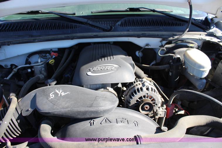 image for item L2382 2004 Chevrolet Silverado 1500 Ext. Cab pickup truck